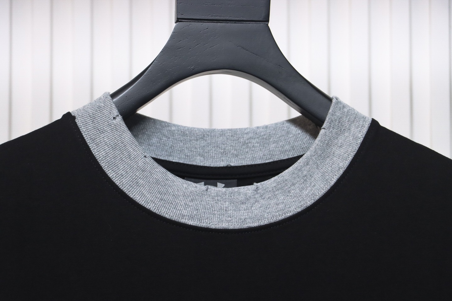 EM Sneakers Balenciaga x Under Armour Embroidered Color-Blocked Long-Sleeve T-Shirt Black/Grey