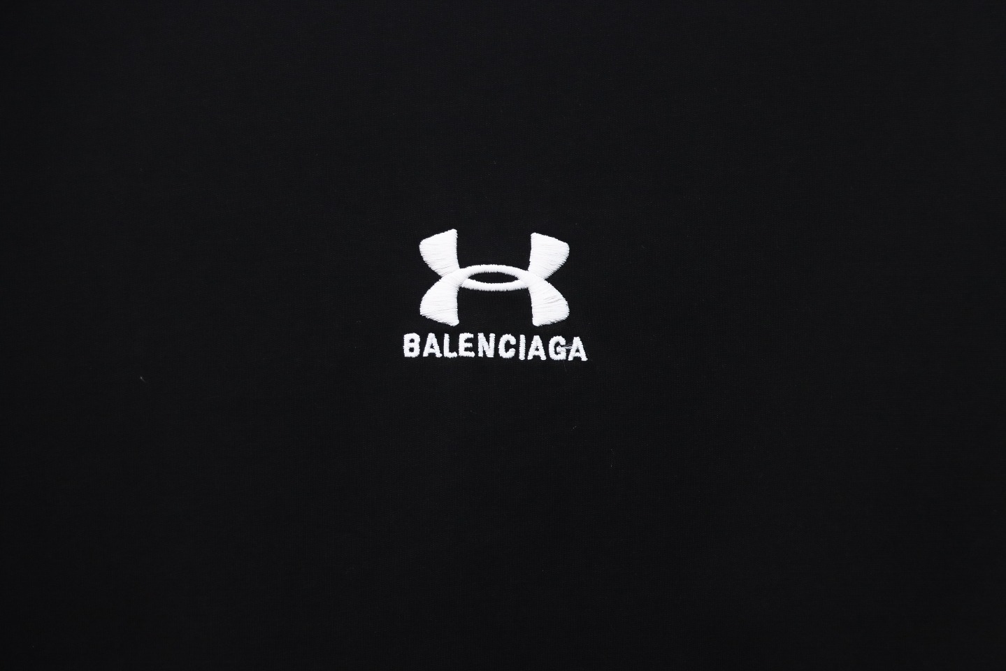 EM Sneakers Balenciaga x Under Armour Embroidered Color-Blocked Long-Sleeve T-Shirt Black/Grey