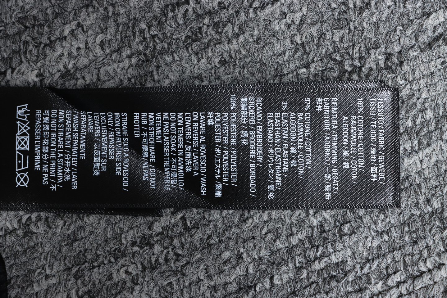 EM Sneakers Balenciaga x Under Armour Embroidered Color-Blocked Long-Sleeve T-Shirt Black/Grey