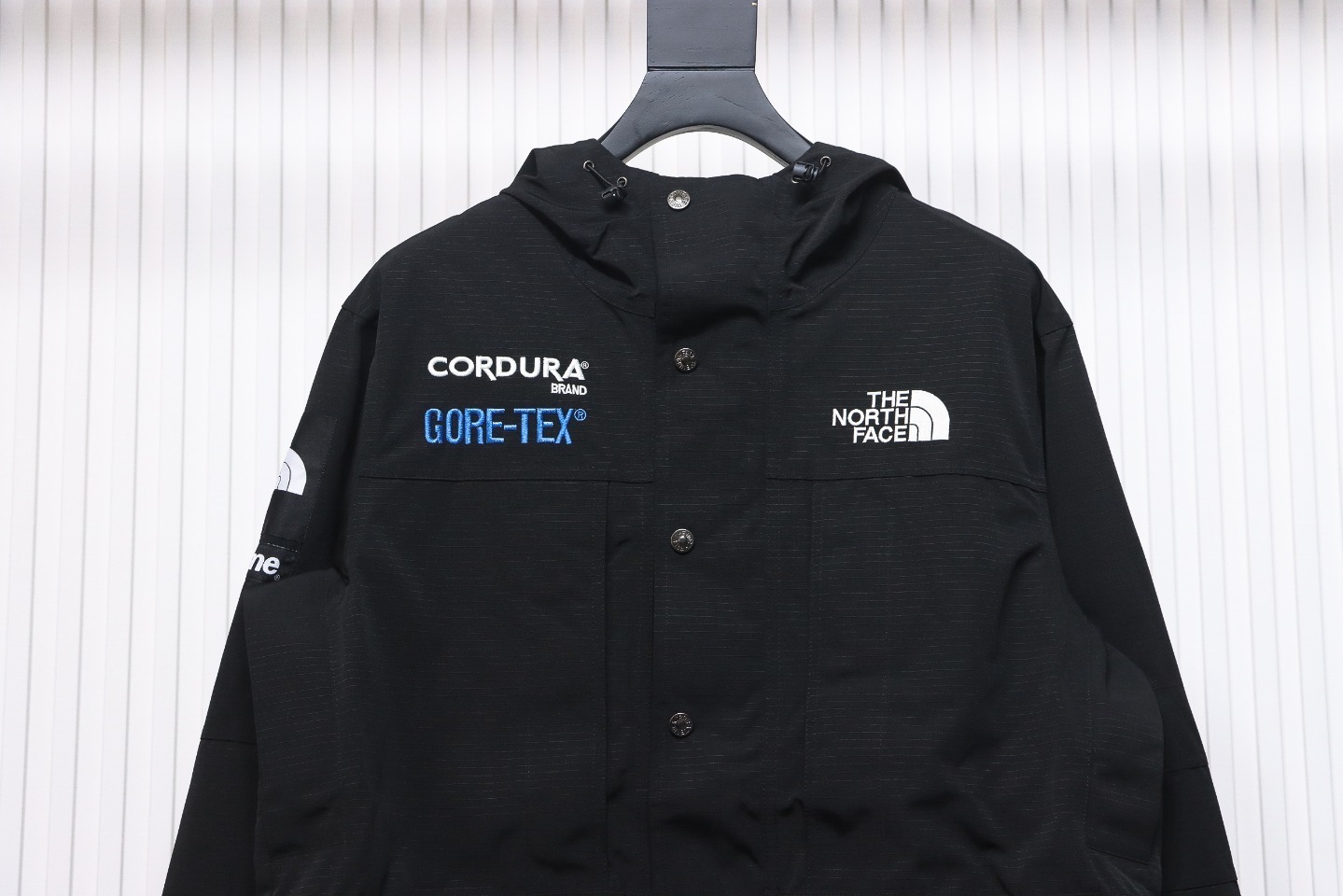 EM Sneakers Supreme × The North Face Expedition Jacket Black (FW18)