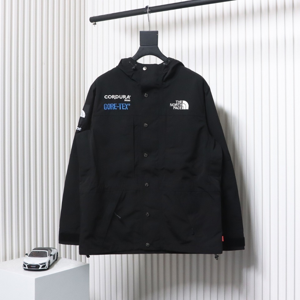 EM Sneakers Supreme × The North Face Expedition Jacket Black (FW18)