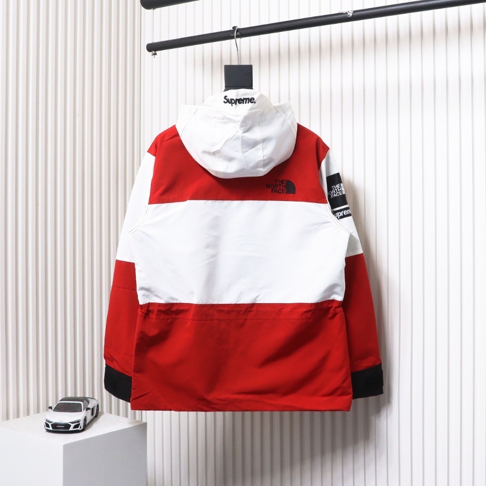 EM Sneakers Supreme × The North Face Expedition Jacket White and Red (FW18)