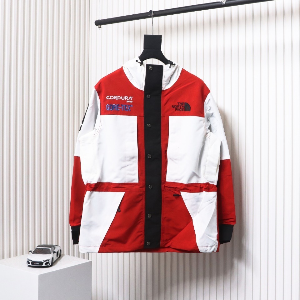 EM Sneakers Supreme × The North Face Expedition Jacket White and Red (FW18)
