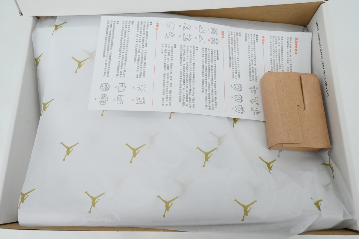 EM Sneakers Air Jordan 1 Retro High OG Metallic Gold