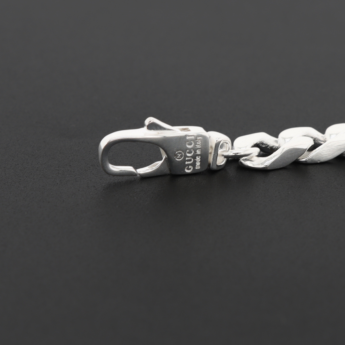 EM Sneakers Gucci Tag Sterling Silver Chain Bracelet