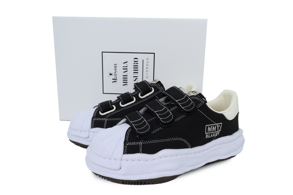 EM Sneakers Mihara Yasuhiro Black and White NO.605