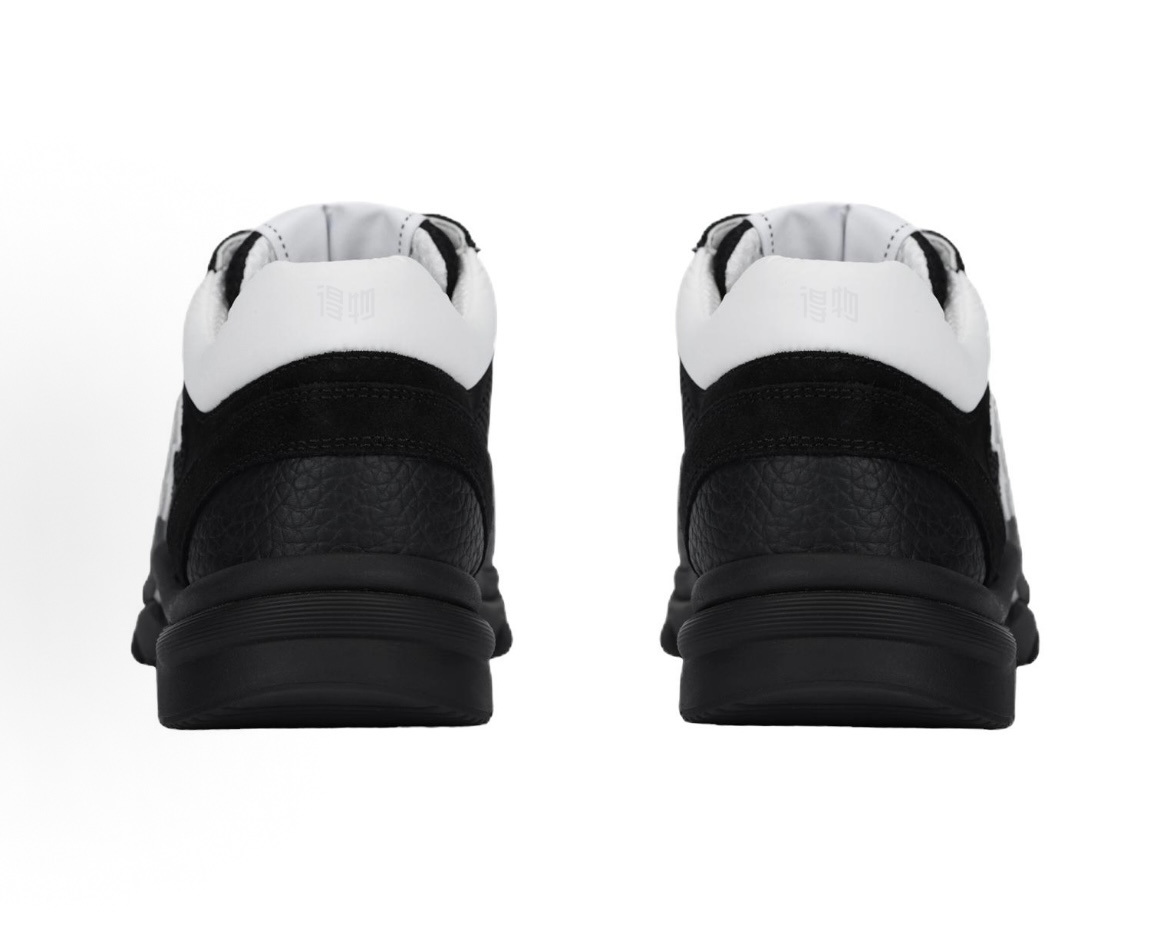 EM Sneakers Chanel Low Top Trainer Black White