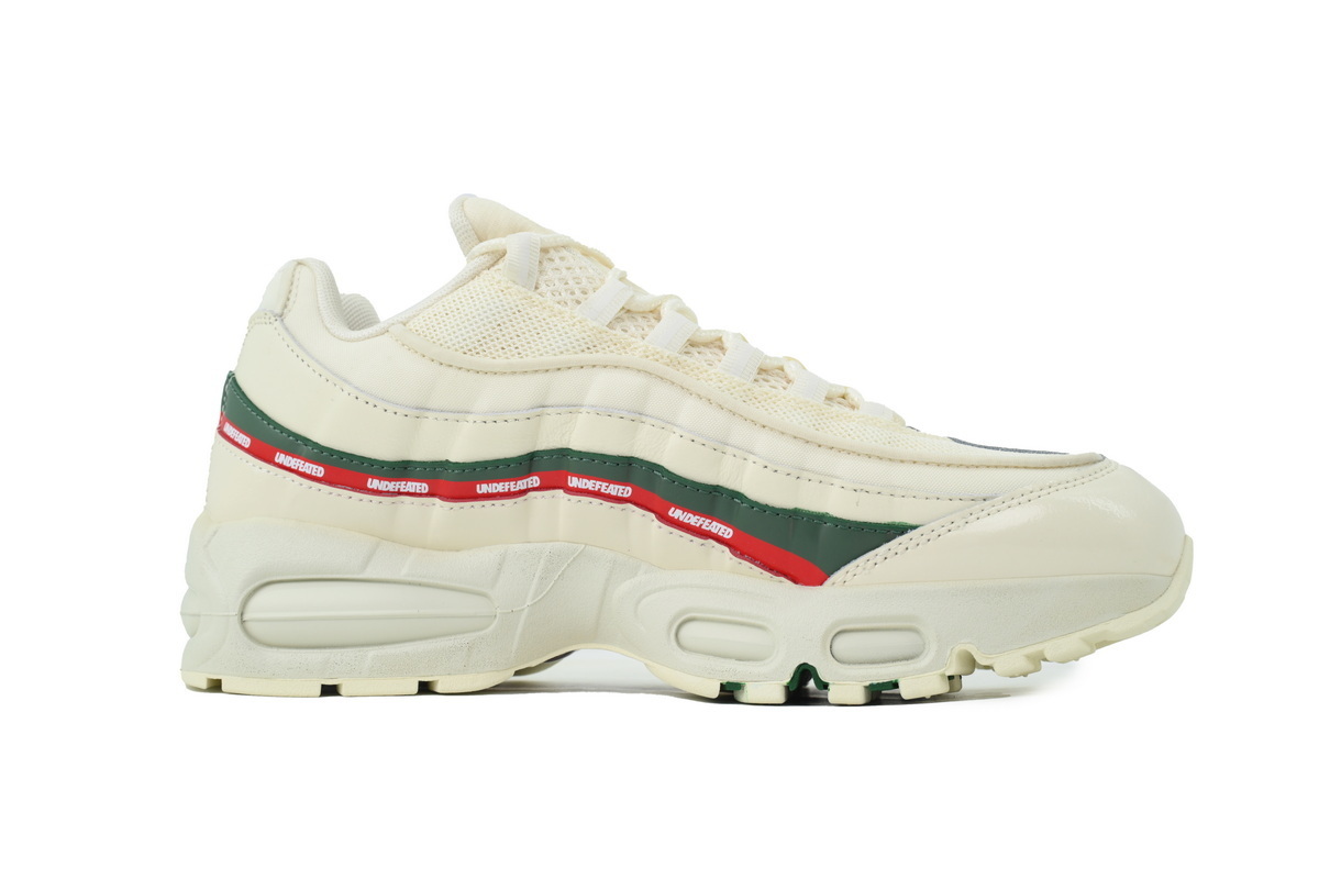 EM Sneakers Nike Air Max 95 × Undefeated Sail