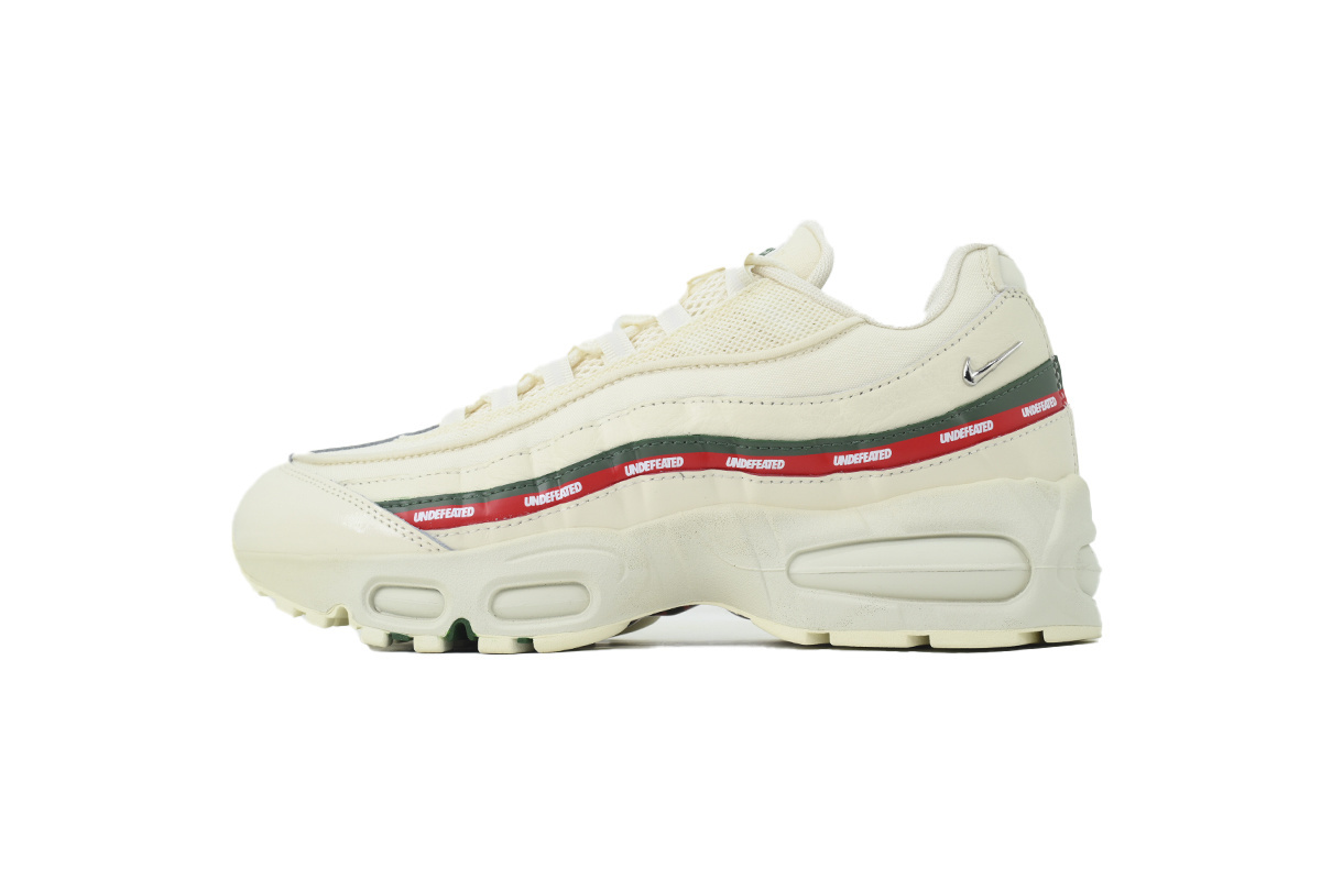 EM Sneakers Nike Air Max 95 × Undefeated Sail
