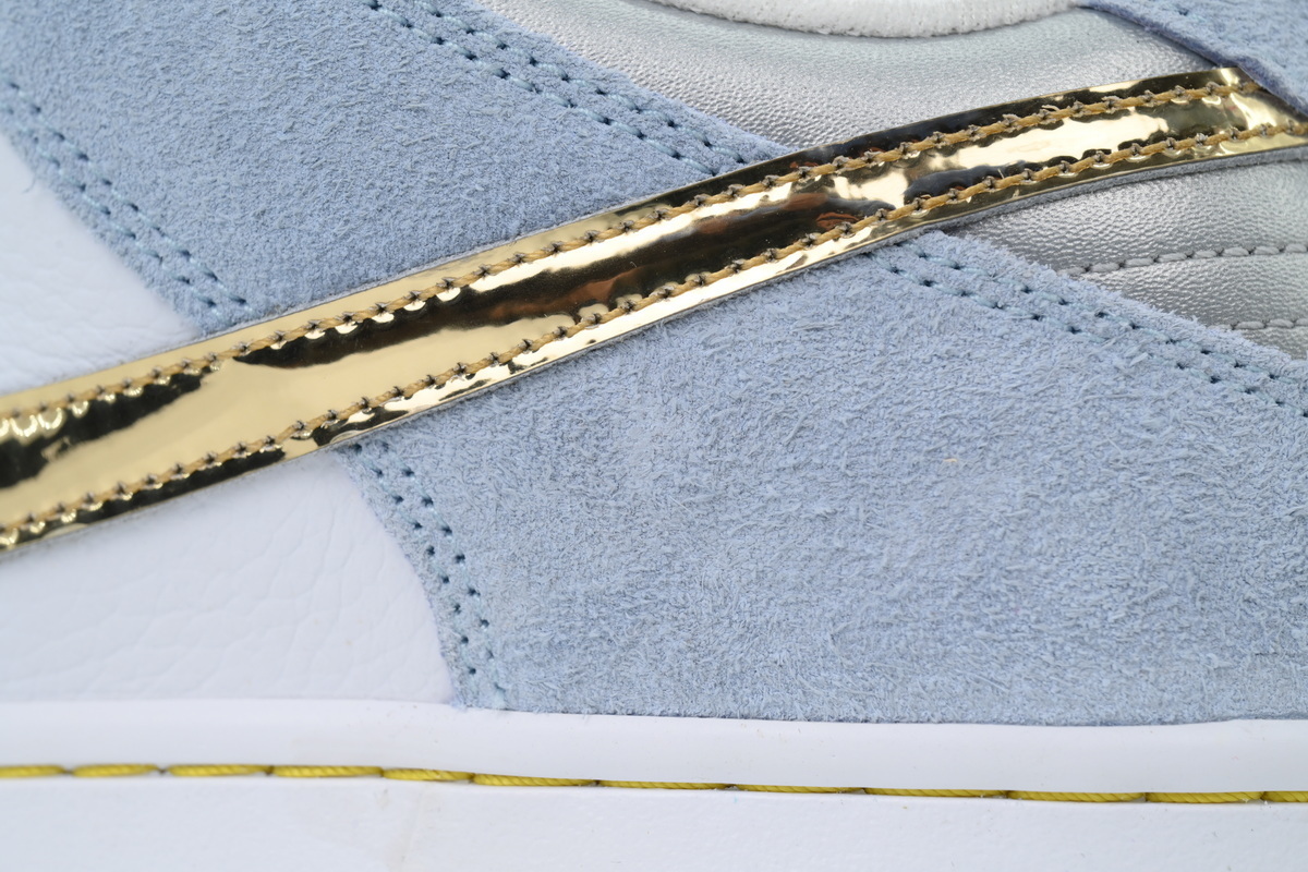 EM Sneakers Nike SB Dunk Low Sean Cliver Holiday Special