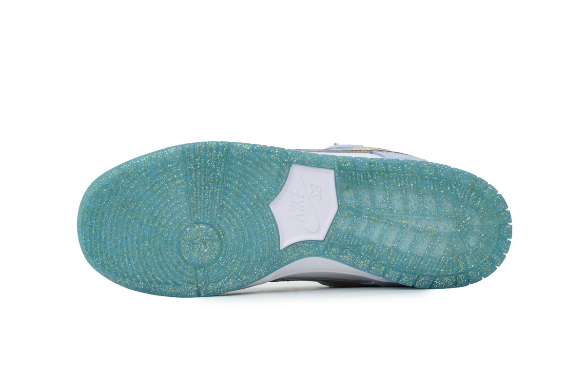 EM Sneakers Nike SB Dunk Low Sean Cliver Holiday Special