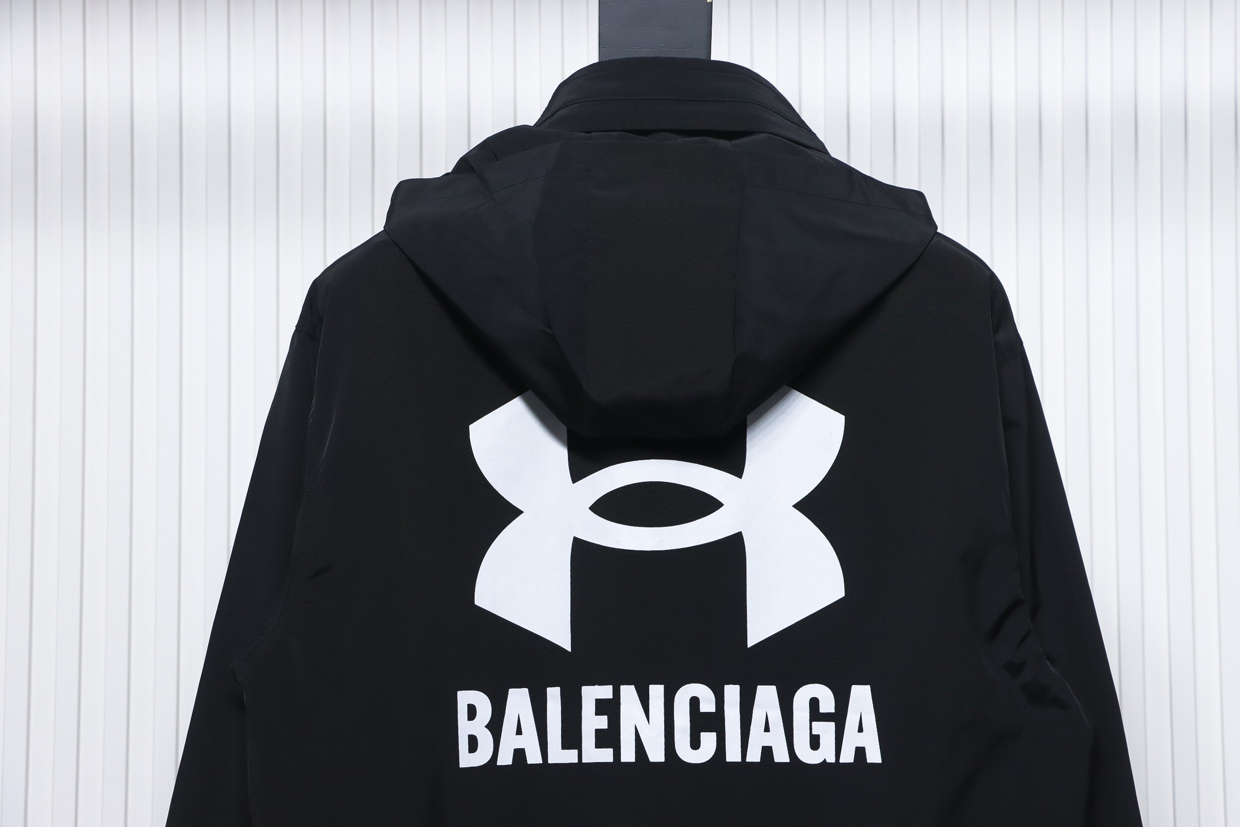EM Sneakers Balenciaga x Under Armour Wind Jacket