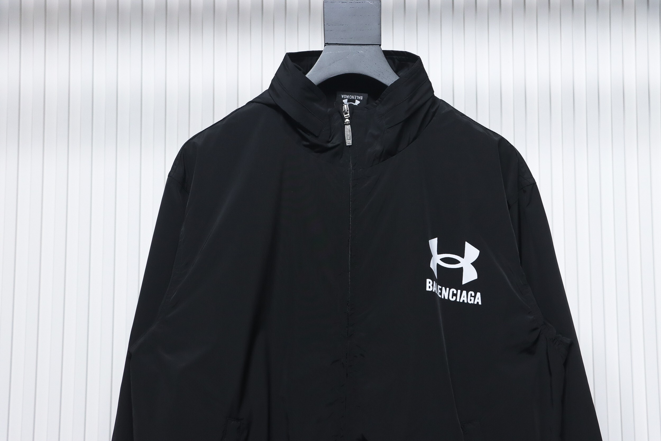 EM Sneakers Balenciaga x Under Armour Wind Jacket