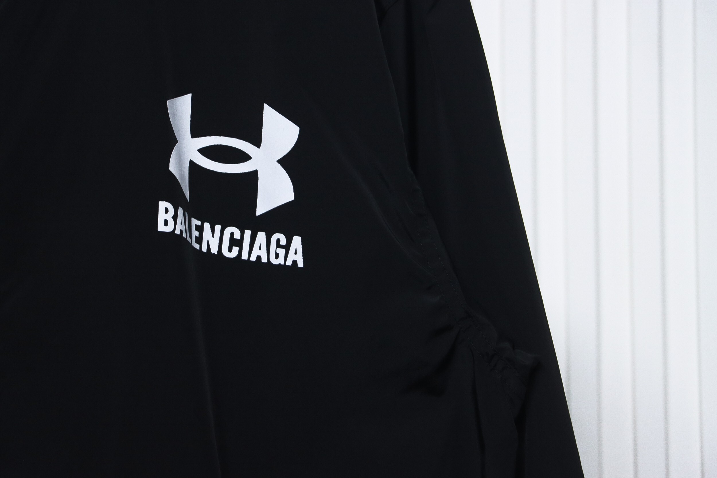EM Sneakers Balenciaga x Under Armour Wind Jacket