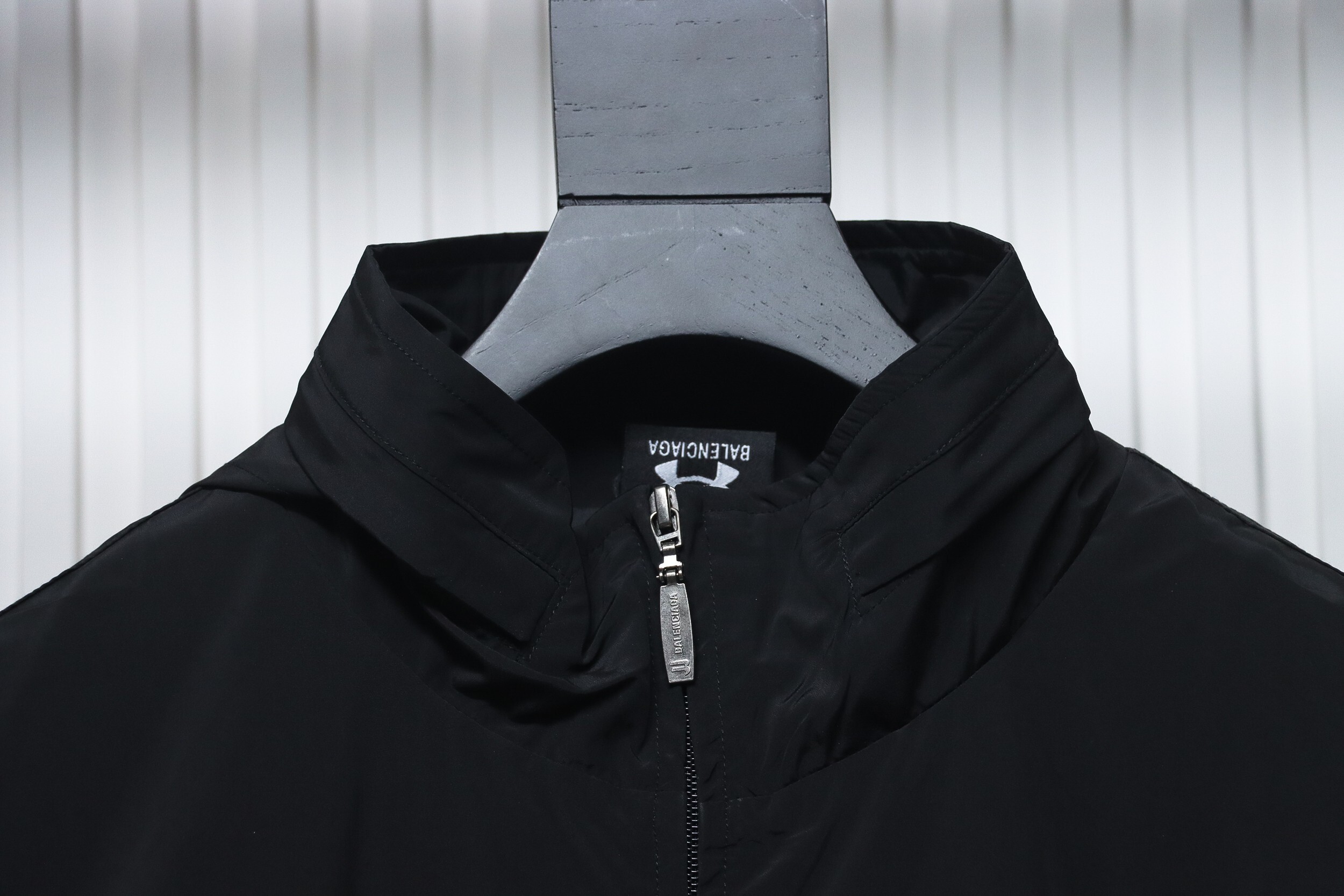 EM Sneakers Balenciaga x Under Armour Wind Jacket