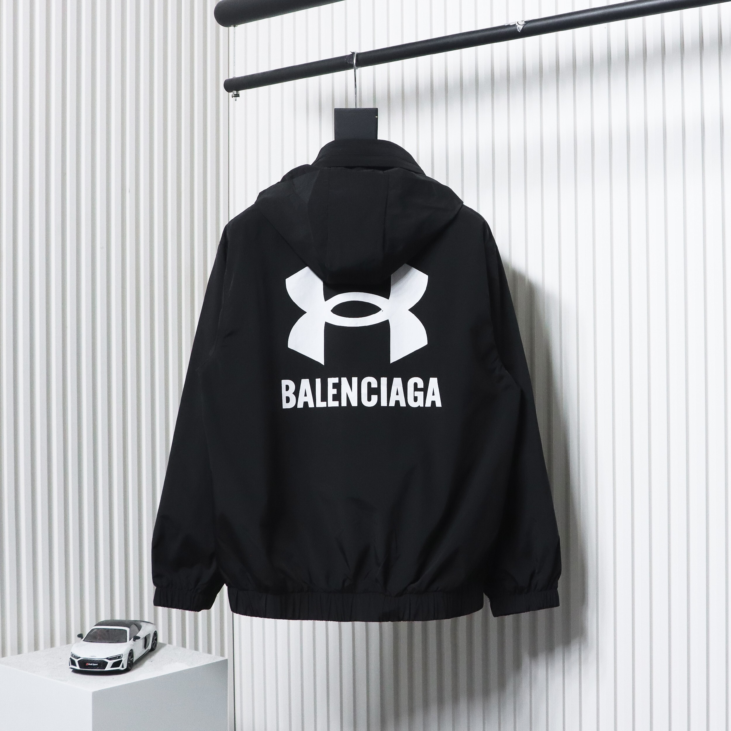 EM Sneakers Balenciaga x Under Armour Wind Jacket
