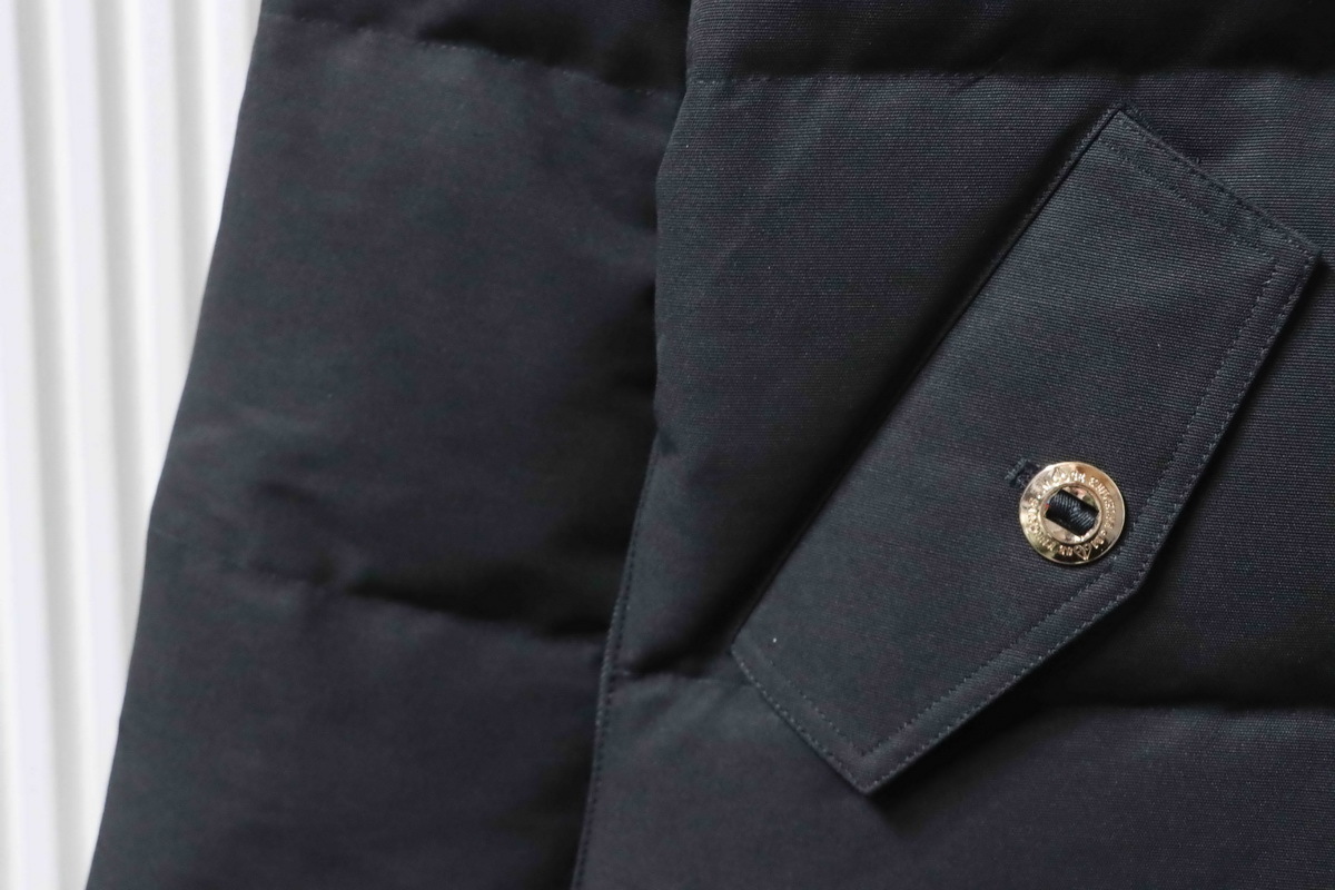 EM Sneakers EM Sneakers Moose Knuckles 3Q Gold Scissors Black Down Jacket(Women's)