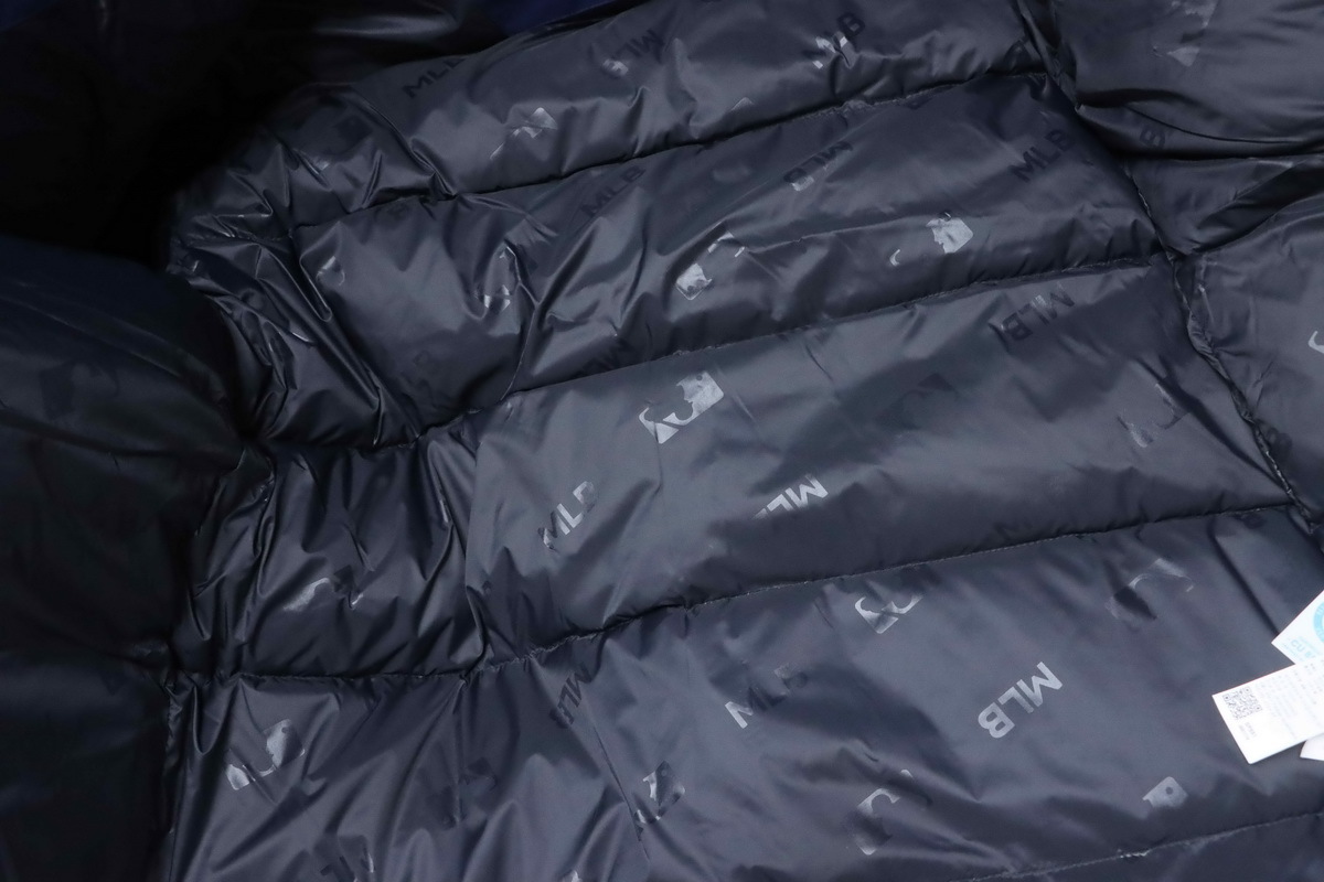 EM Sneakers MLB 2nd Generation Navy Workwear Down Jacket with Large Fur Collar