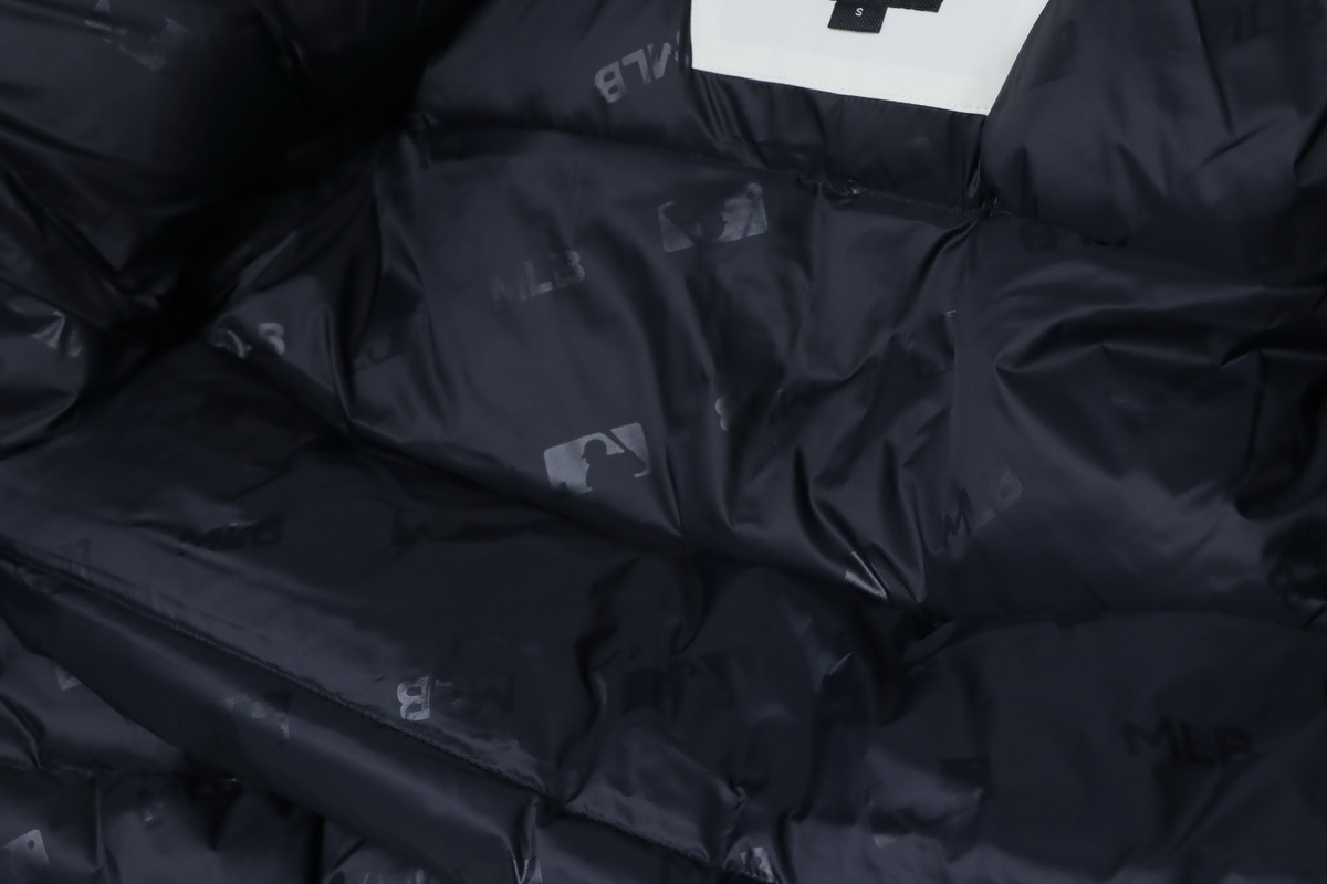 EM Sneakers MLB 2nd Generation White Workwear Down Jacket with Large Fur Collar