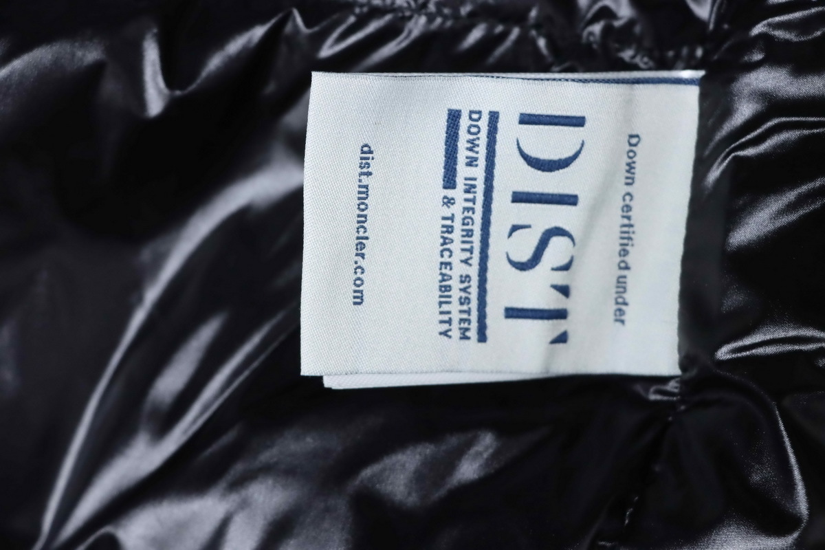 EM Sneakers Moncler Black Madeira Hooded Short Down Jacket