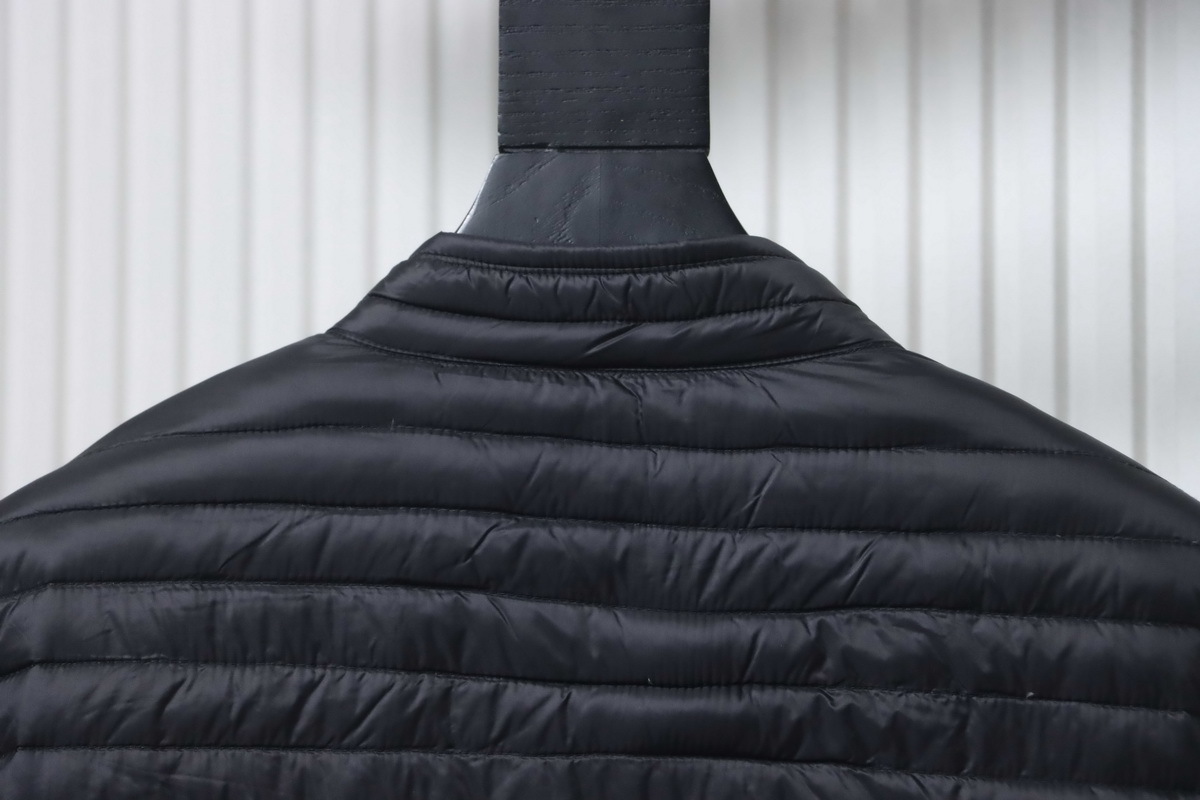 EM Sneakers Moncler Lightweight Classic Down Jacket Black