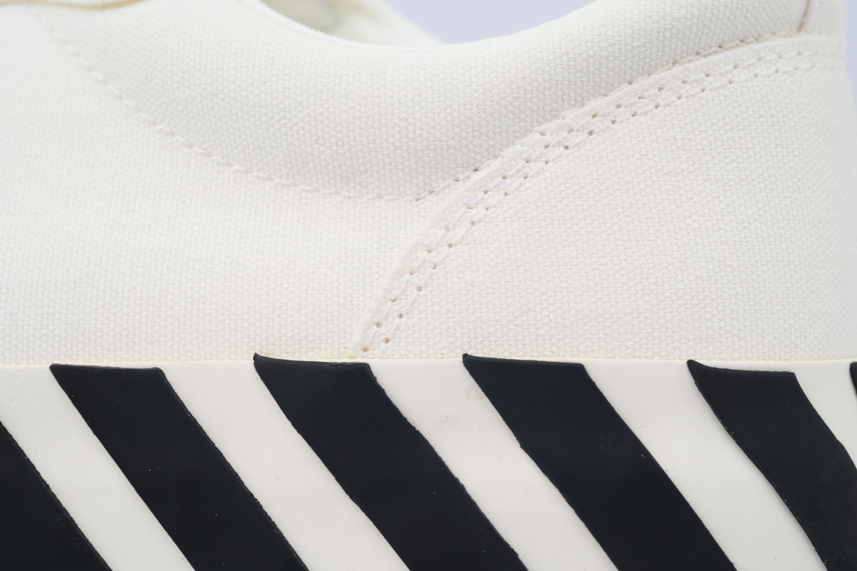 EM Sneakers Off-White Vulc Low Top White Purple