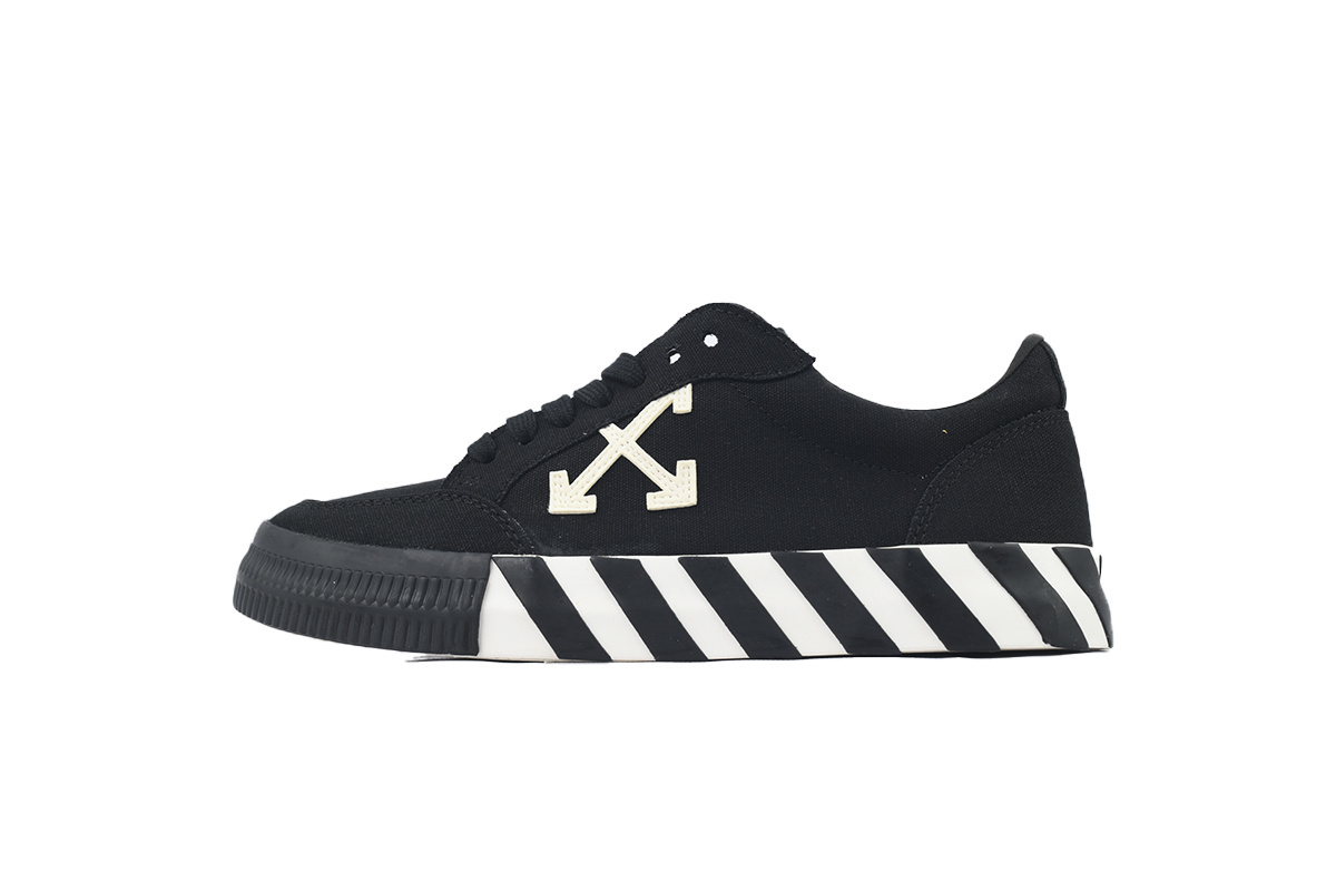 EM Sneakers Off-White Vulc Low Top Sneaker Black
