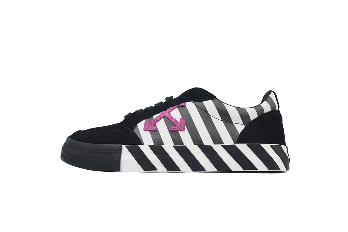 EM Sneakers Off-White Vulc Low Top Black White