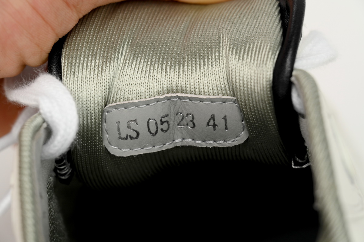 EM Sneakers Dior B27 Uptown Low-Top Sneaker White and Black Smooth Calfskin with White Dior Oblique Galaxy Leather