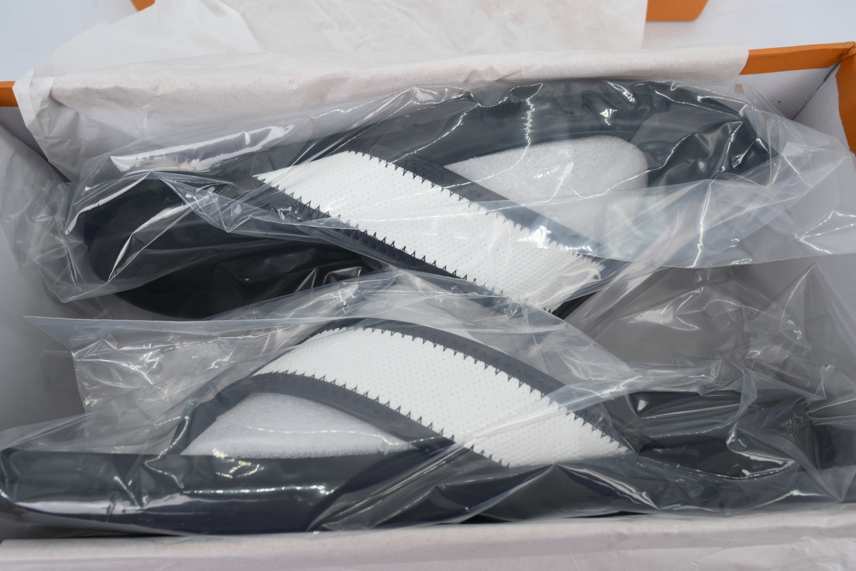 EM Sneakers Louis Vuitton LV Mirabeau Thong Slides Net Black And White