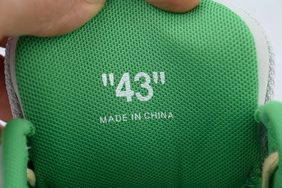 EM Sneakers Off-White Out of Office Low Light Grayish Green