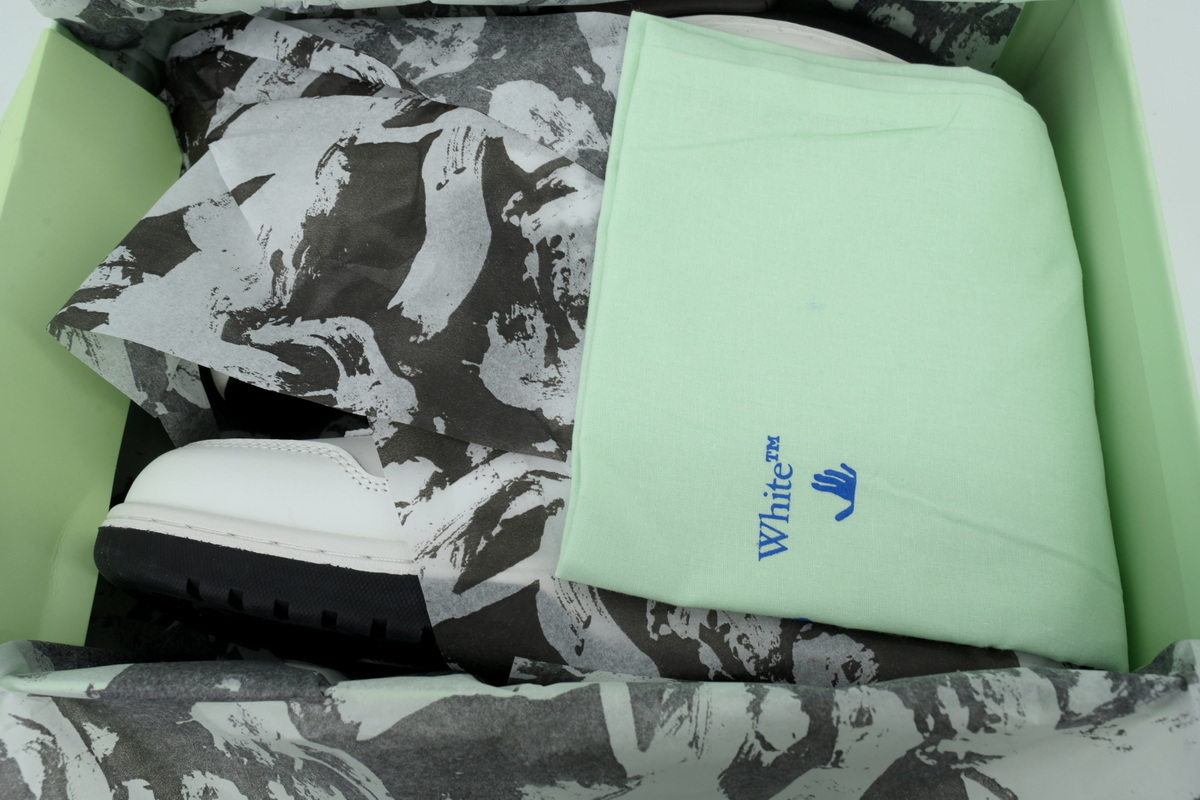 EM Sneakers Off-White Out of White Print