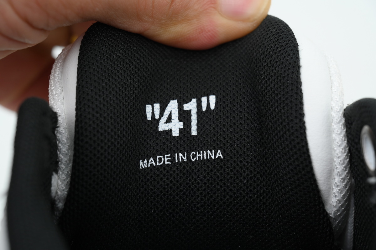 EM Sneakers Off-White Out of White Print