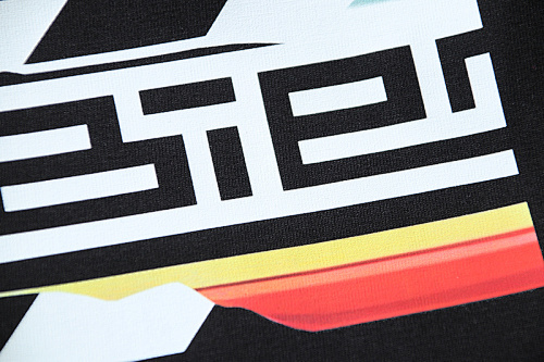 EM Sneakers Off-White T-shirt -168 Black /Red