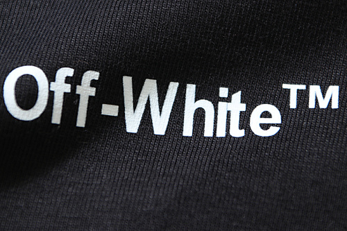 EM Sneakers Off-White T-shirt -168 Black /Red