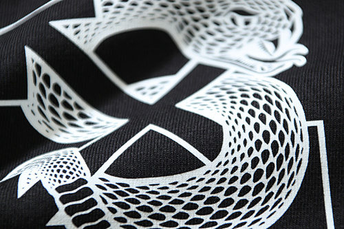 EM Sneakers Off-White T-shirt -168 Black /Red