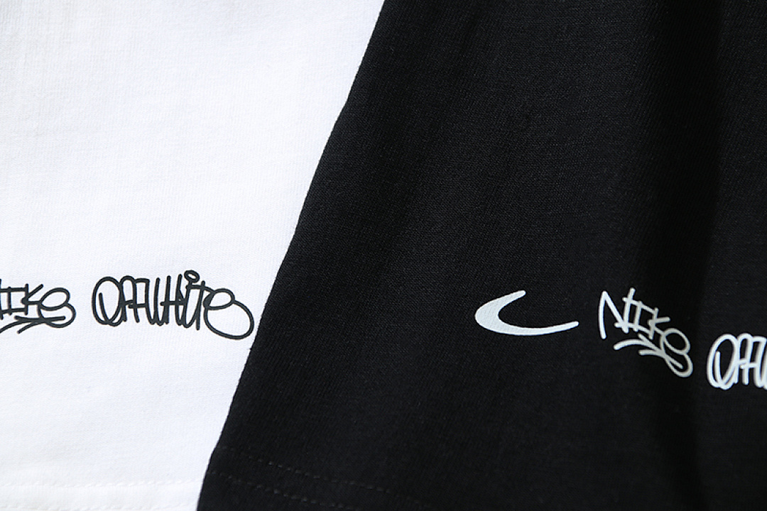 EM Sneakers Off-White T-shirt -104 Black /White