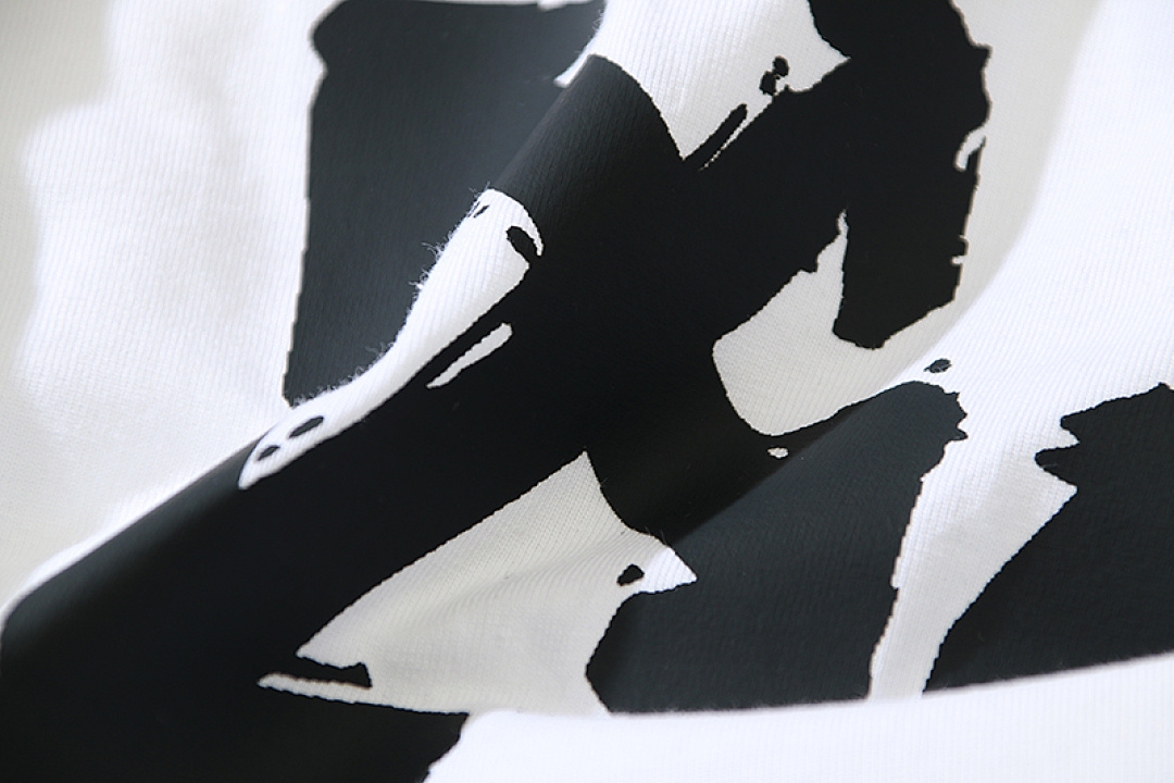 EM Sneakers Off-White T-shirt -106 Black /White /Gray