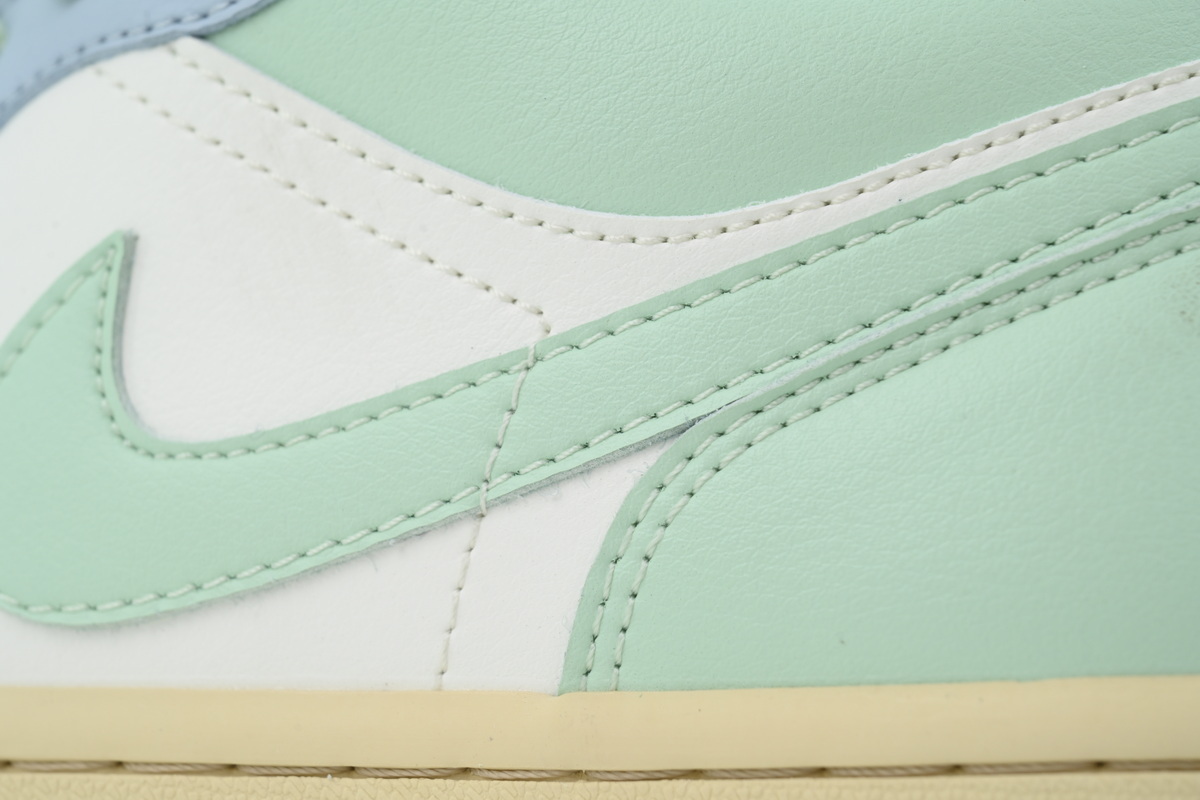 EM Sneakers Air Jordan 1 Low Sail Aura