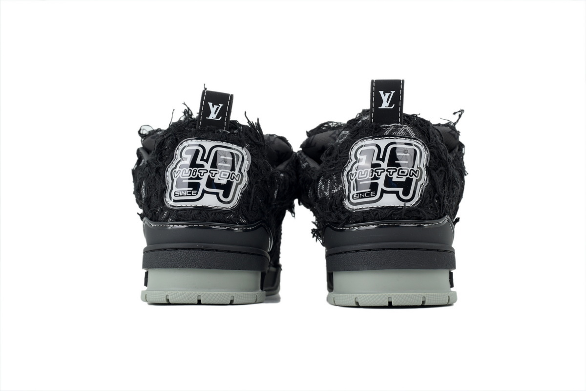 EM Sneakers Louis Vuitton LV Skate Plum Blossom Drill in Black