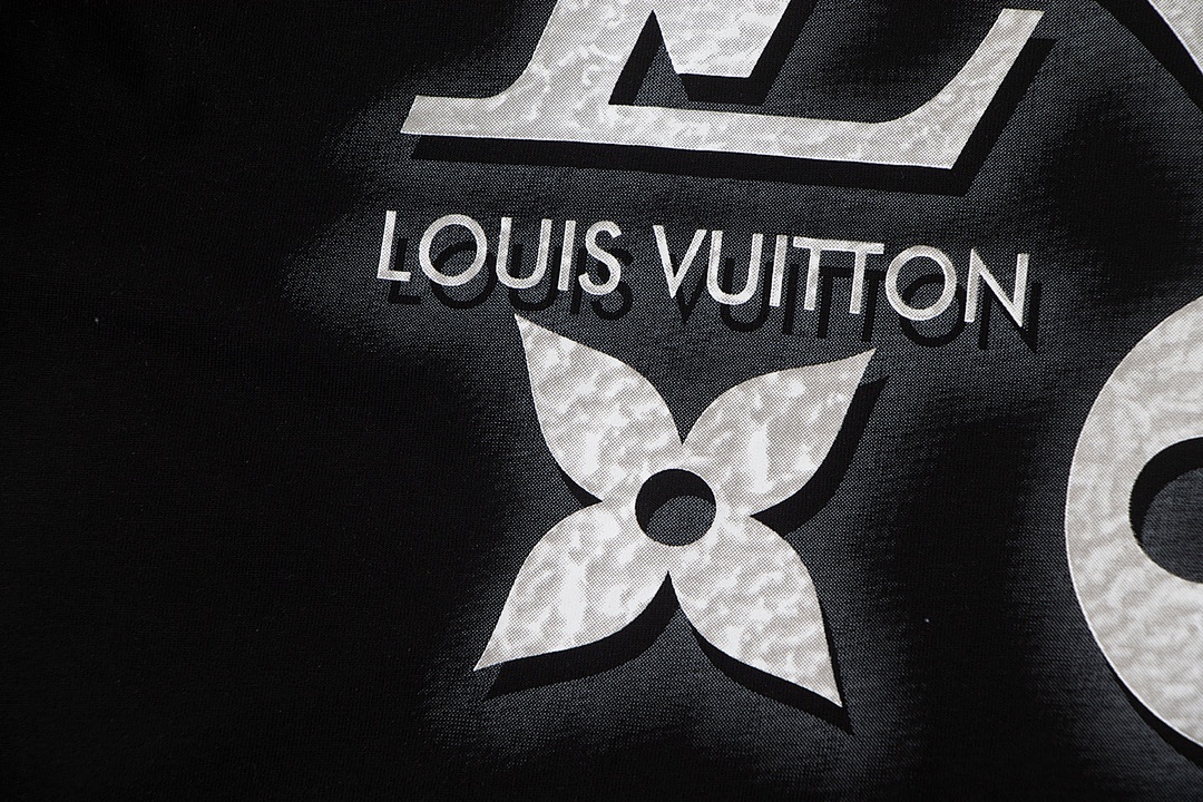 EM Sneakers Louis Vuitton T-shirt-W2627 Black /White