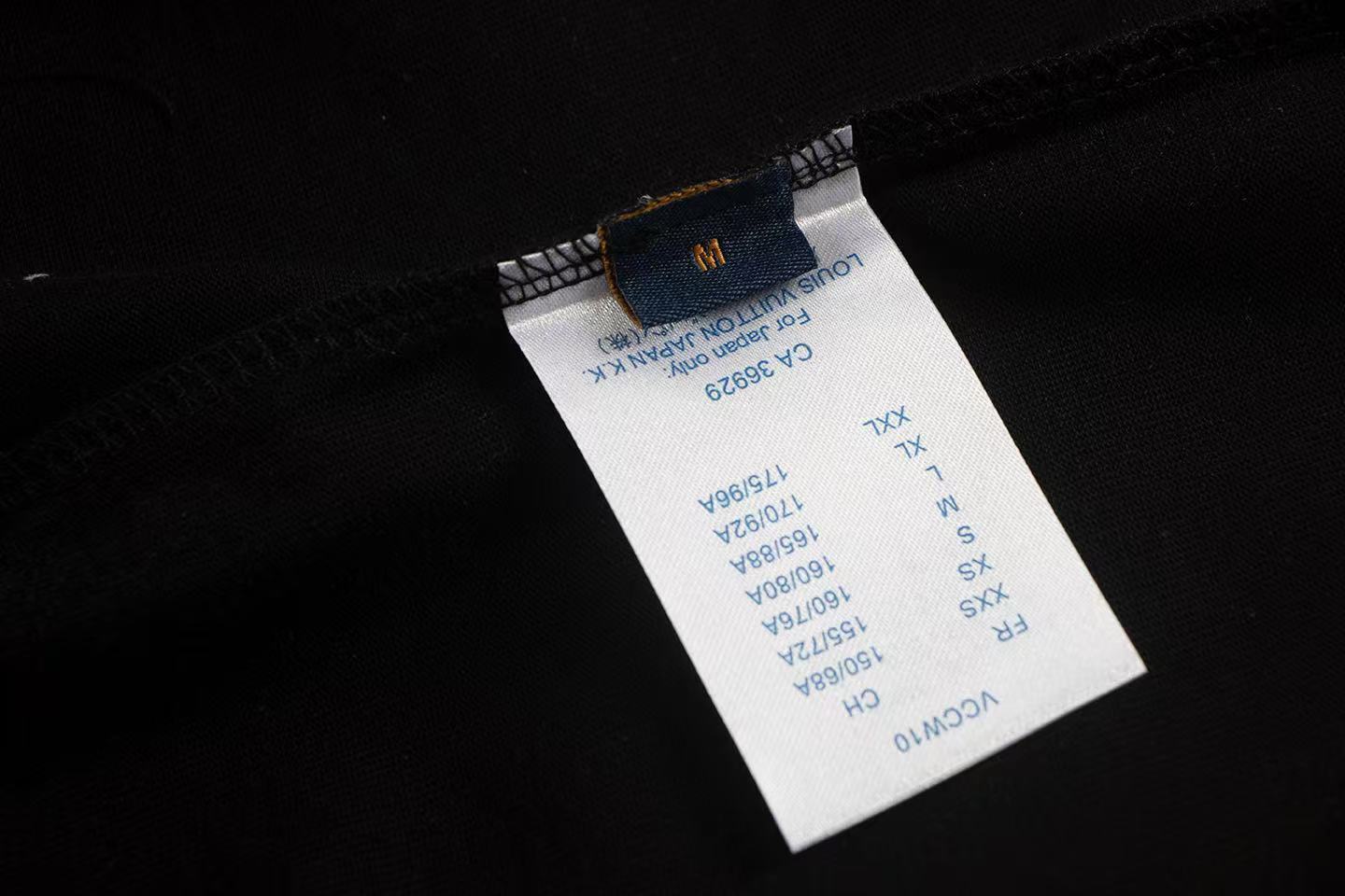 EM Sneakers Louis Vuitton T-shirt-Z033 Black /White