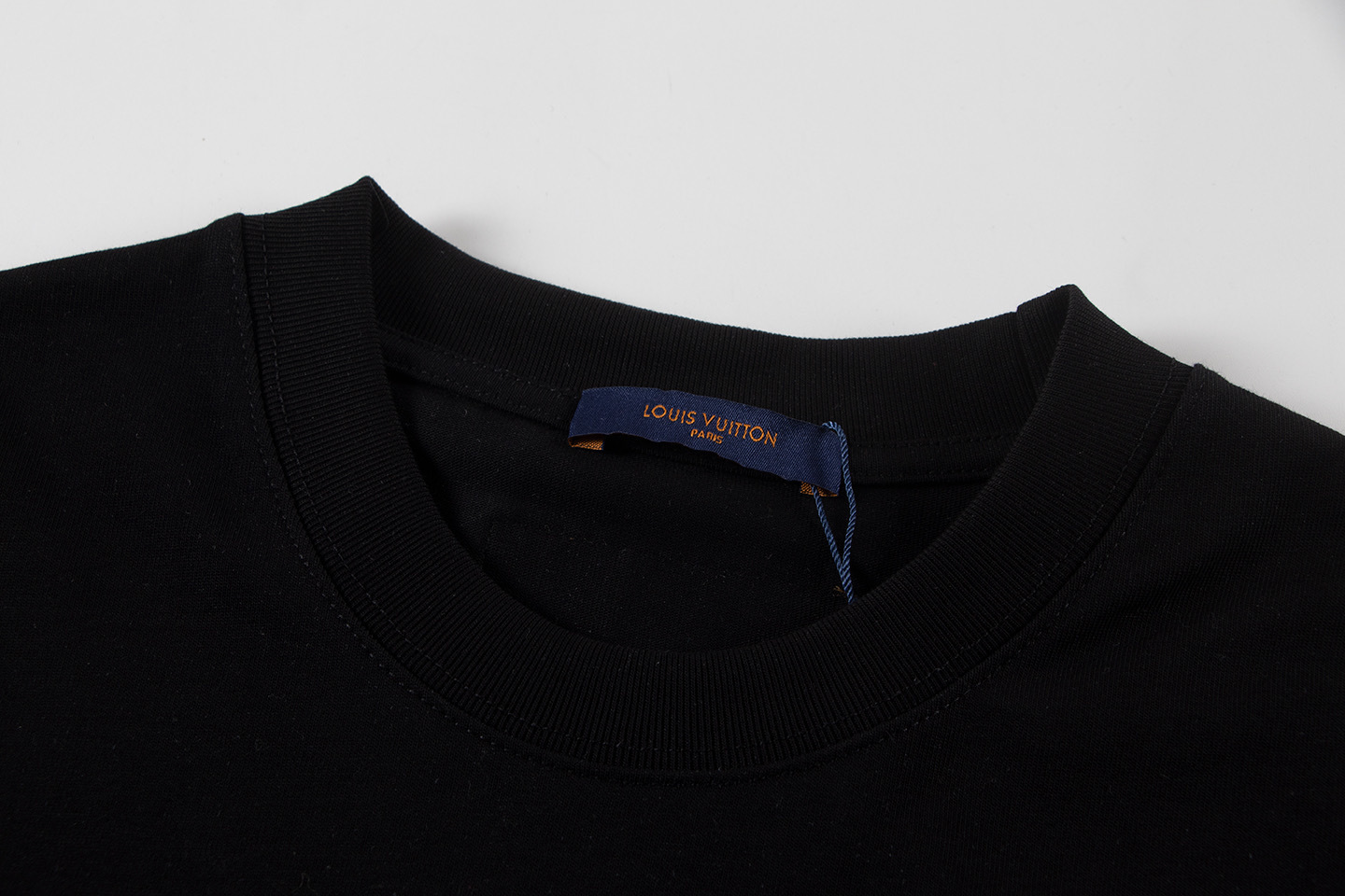 EM Sneakers Louis Vuitton T-shirt-W2638 Black /White