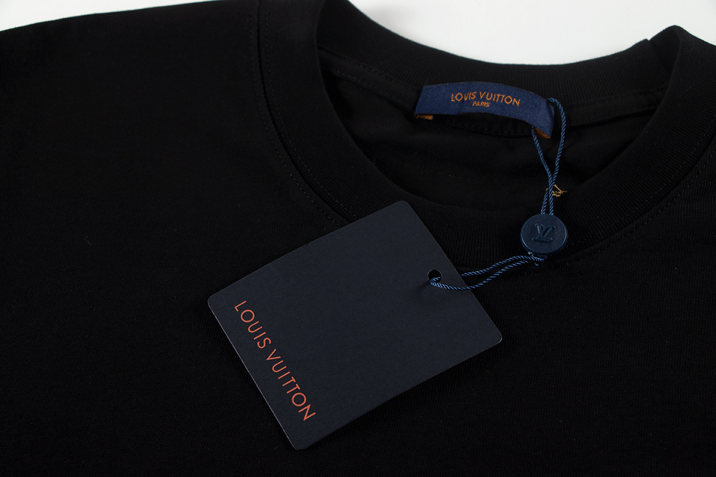 EM Sneakers Louis Vuitton T-shirt-W2628 Black /White