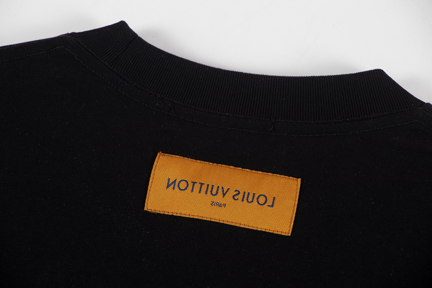 EM Sneakers Louis Vuitton T-shirt-W2512 Black /White