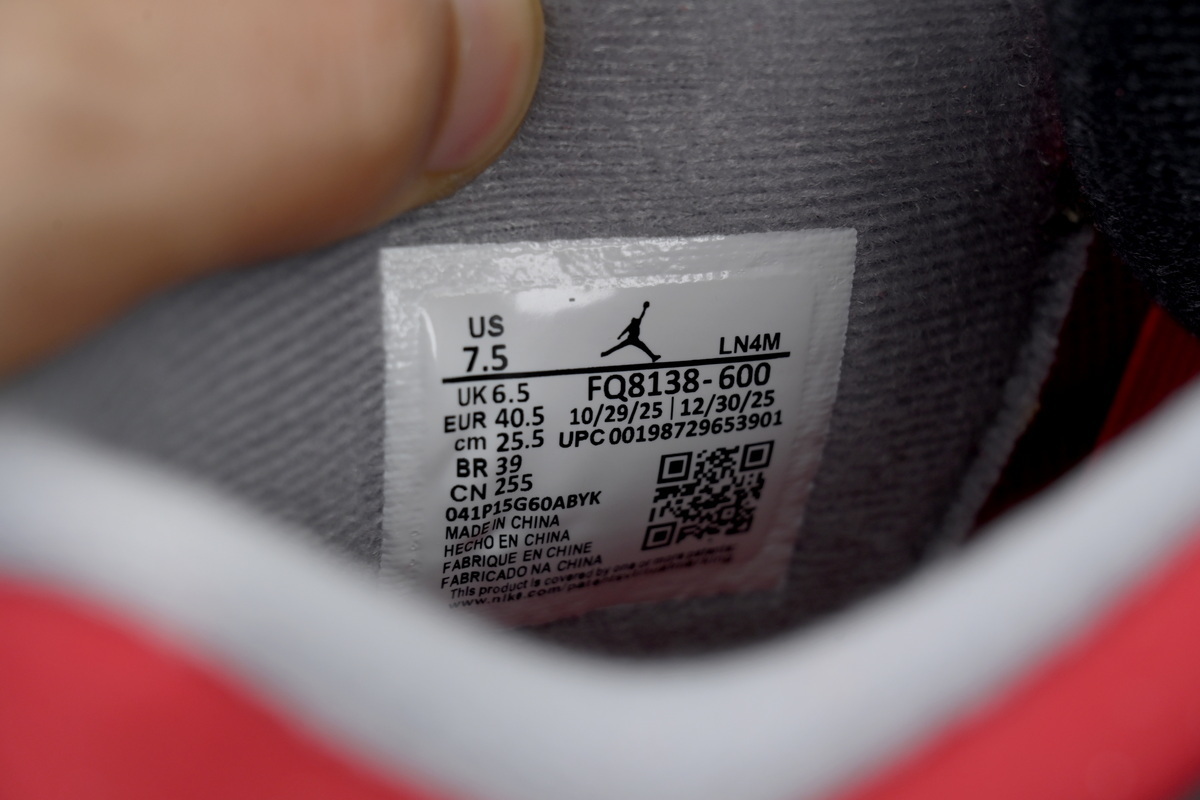 EM Sneakers Air Jordan 4 Retro Toro Bravo 2026