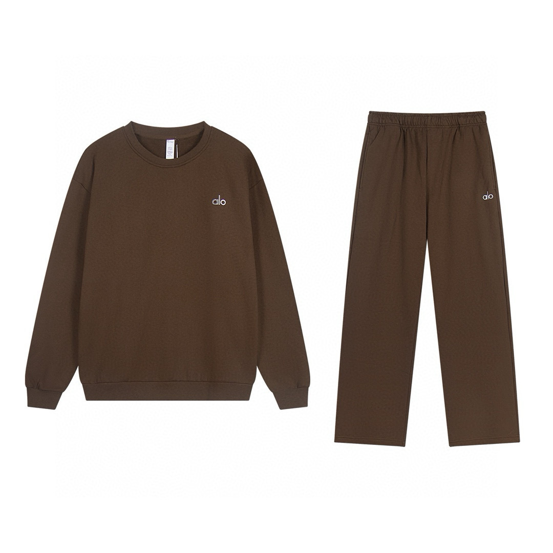 EM Sneakers Alo Yoga Accolade Crew Neck Pullover & Sweatpant Set Brown