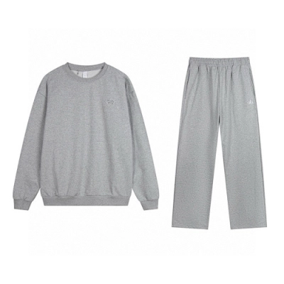 EM Sneakers Alo Yoga Accolade Crew Neck Pullover & Sweatpant Set Gray 01