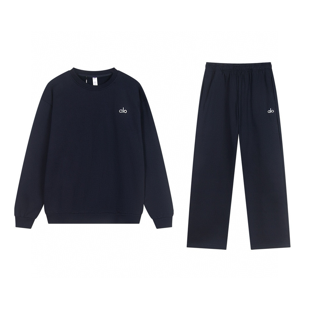 EM Sneakers Alo Yoga Accolade Crew Neck Pullover & Sweatpant Set Navy