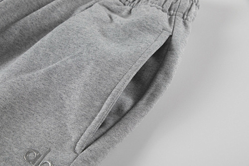 EM Sneakers Alo Yoga Accolade Crew Neck Pullover & Sweatpant Set Gray